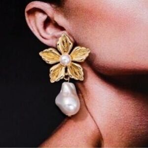 Floral Pearl Earrings A1011